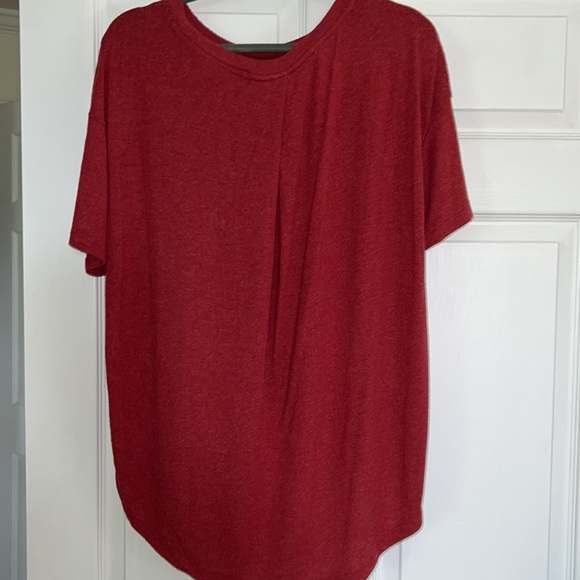 medium red T-shirt - Picture 3 of 4